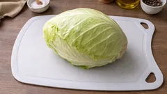 Un amico mi ha mostrato come tagliare il cavolo sottilmente e velocemente senza coltello o frullatore