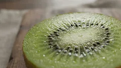 Cosa mangiare prima di dormire: 7 spuntini leggeri che aiutano il sonno