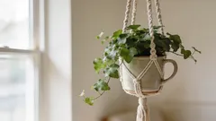 Fioriere ricavate da vecchie tazze: decorazioni accoglienti in una sola serata